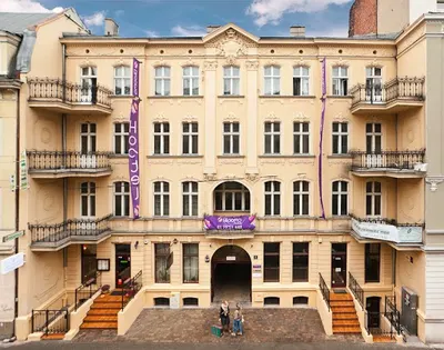 Blooms Boutique Hostel Inn & Apartments